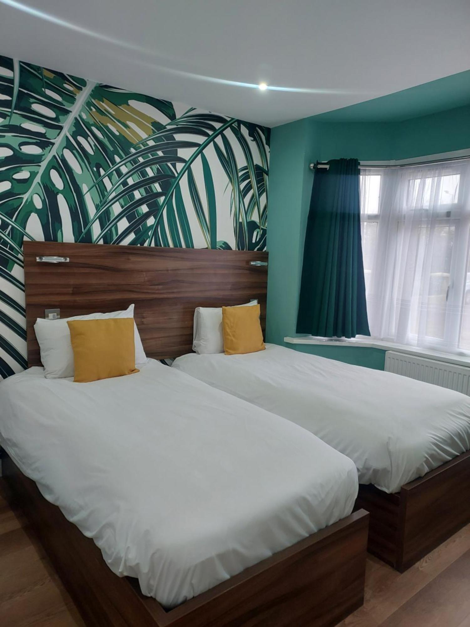 Heathrow-Windsor Guest House Слау Экстерьер фото