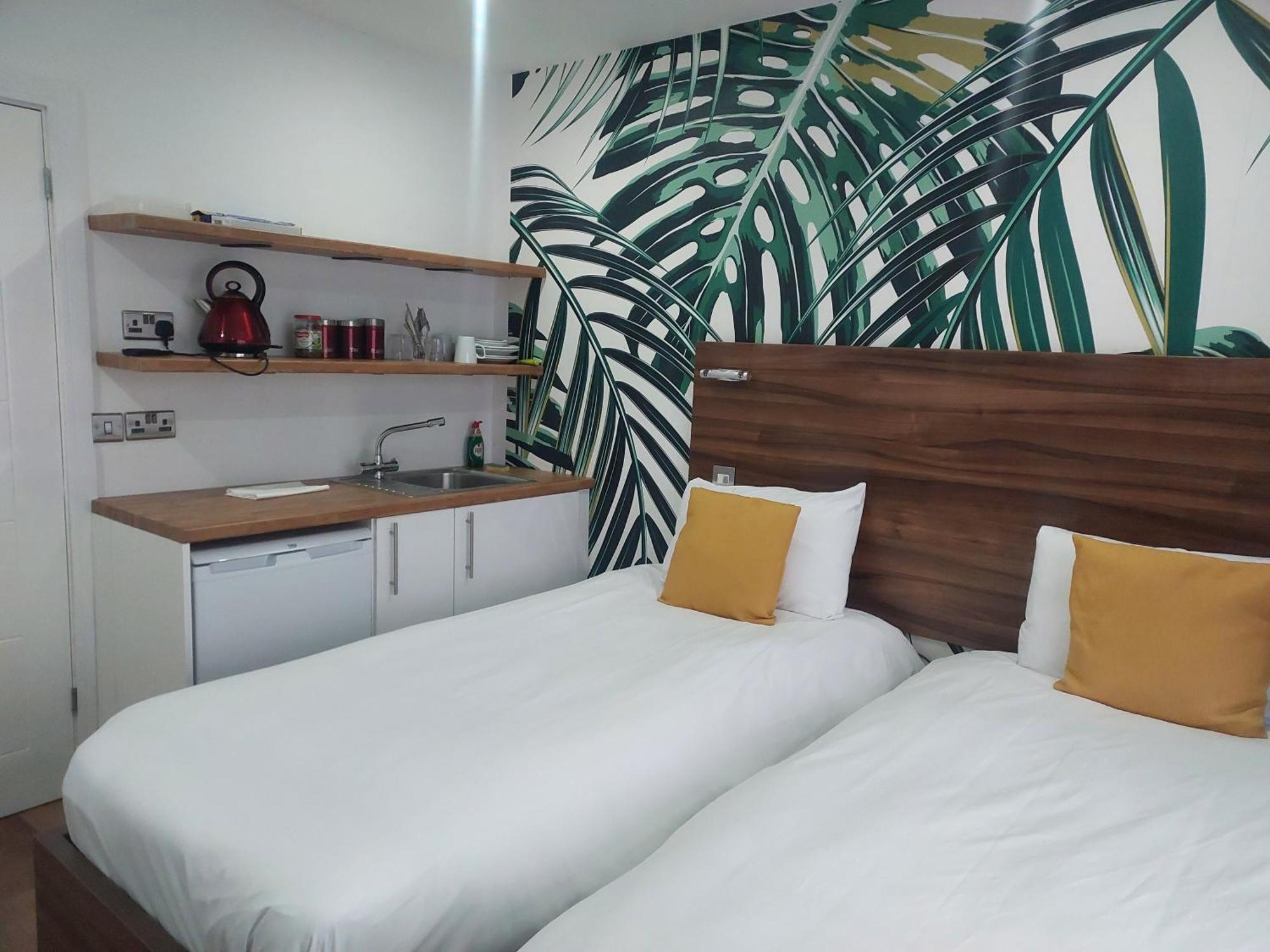 Heathrow-Windsor Guest House Слау Экстерьер фото